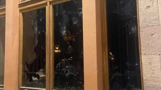 Կառավարության շենքի դիմաց սեպտեմբերի 19-ին կատարված զանգվածային անկարգությունների ընթացքում տուժել են ոստիկաններ և քաղաքացիական անձինք, պատճառվել է գույքային վնաս (լուսանկարներ)